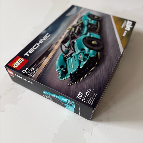 Lego Aston Martin Valkyrie 42208 NEW - Picture 2 of 4